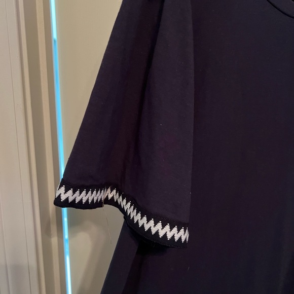 Chevron stitched trim knit tee - Picture 2 of 6